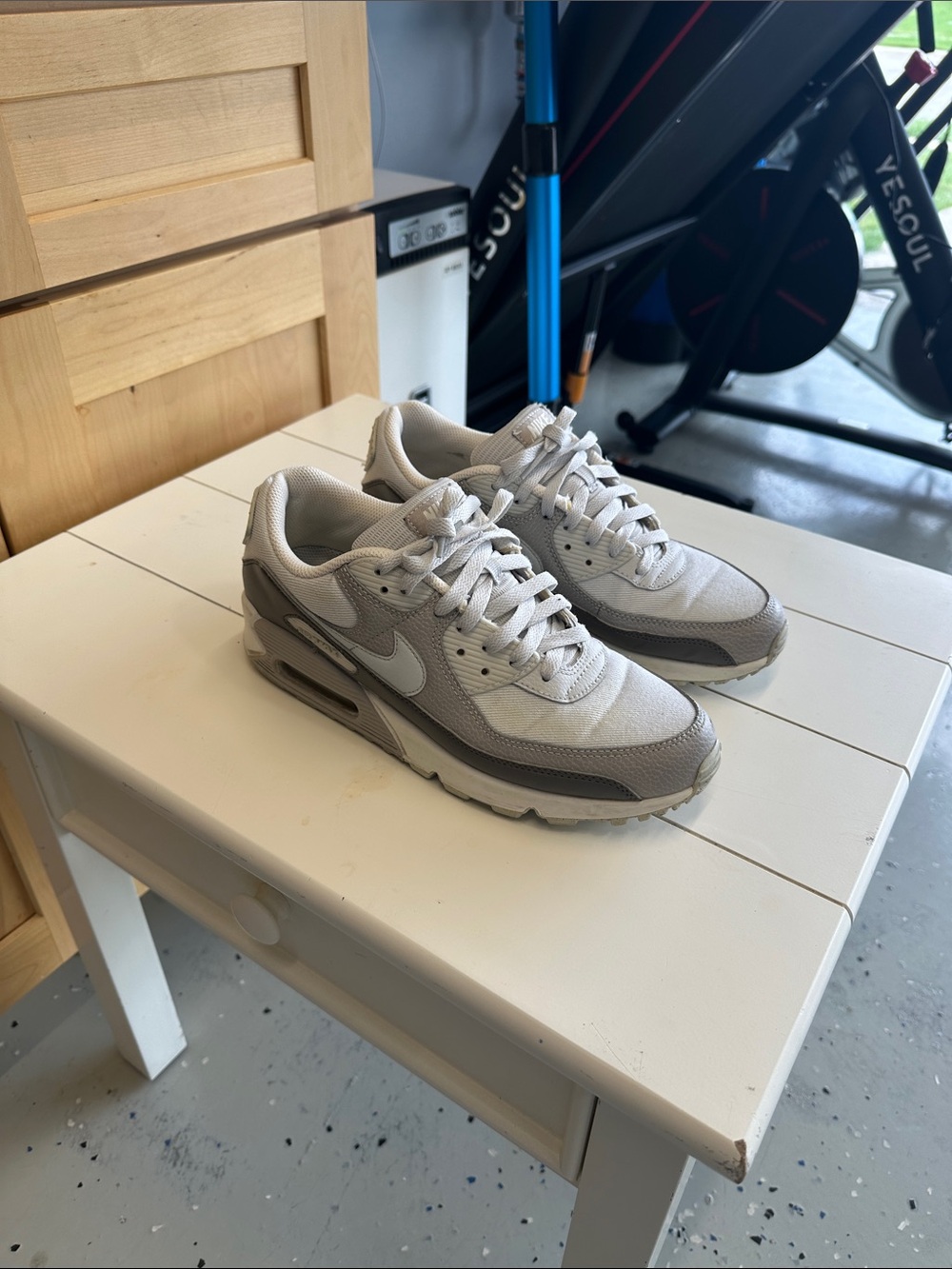 Nike Air Max 90 in White & Gray Taupe